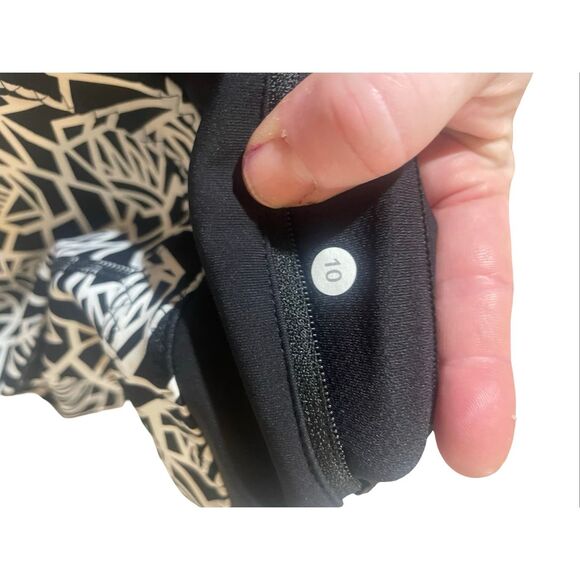 Lululemon Posey Floral Crops - Picture 9 of 12